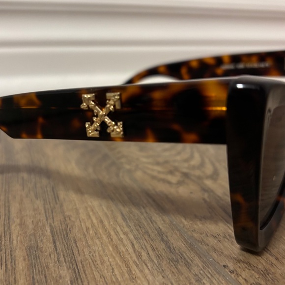 Off-White Tortoise Shell Sunglasses - Picture 3 of 10